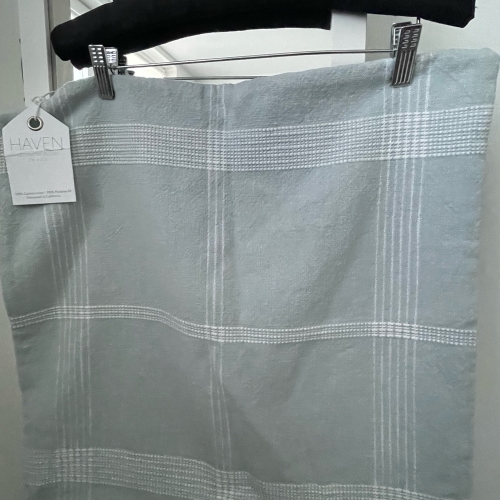 NWT KAF Home Haven Light Green & White 100% Cotton  20 x 20 Pillow Case